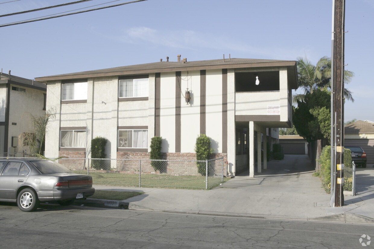 Primary Photo - 11725 Coldbrook Ave