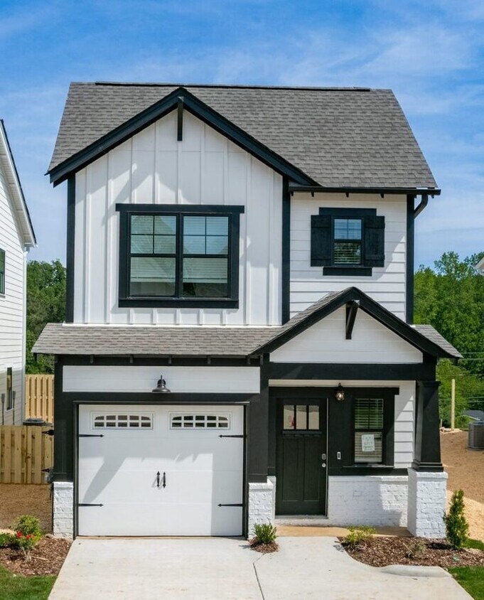 The Magnolia Farmhouse House for Rent in Irondale, AL