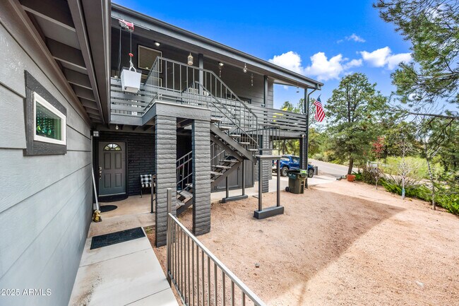 Building Photo - 1207 N Arrowhead Dr