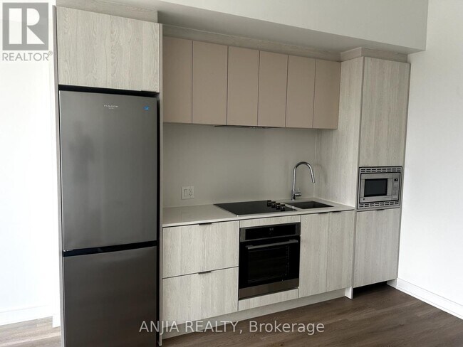 Building Photo - 3009-3009 Novar Rd
