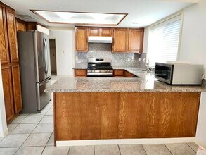 Building Photo - 2118 Hickory Lawn Dr