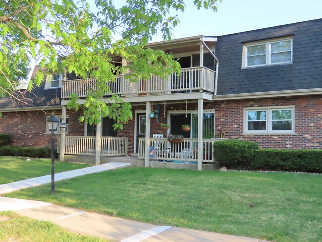 Building Photo - 9721 Ravinia Ln