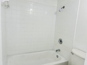 Building Photo - 2800 Jeanetta St