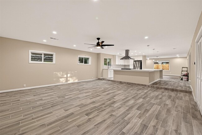 Building Photo - 11206 Huggins Dr