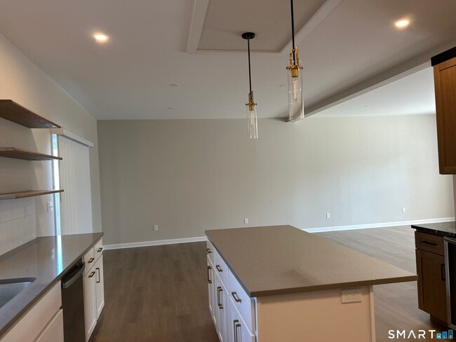 Building Photo - 62 Soundview Ave