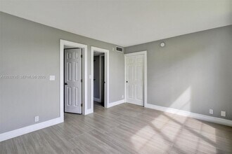 Building Photo - 2940 N Course Dr
