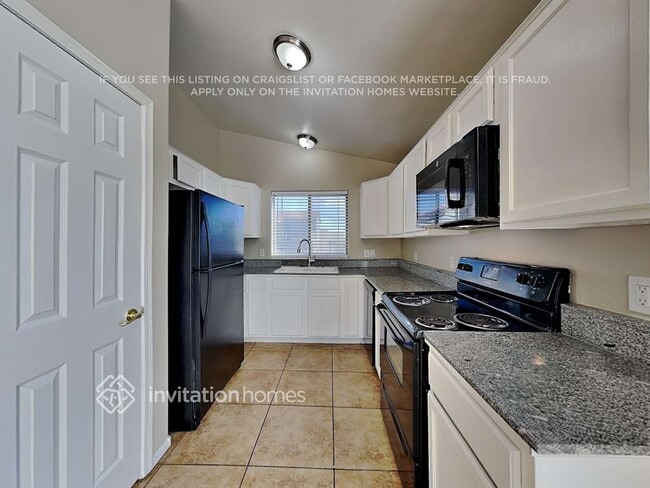 Building Photo - 10546 E Contessa St