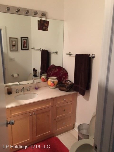 Foto del edificio - 1216 N LaSalle Dr