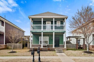 Building Photo - 555 N Longfellow Ln