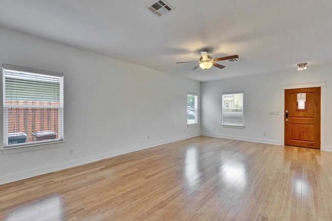 Foto del edificio - 2902 E 13th St