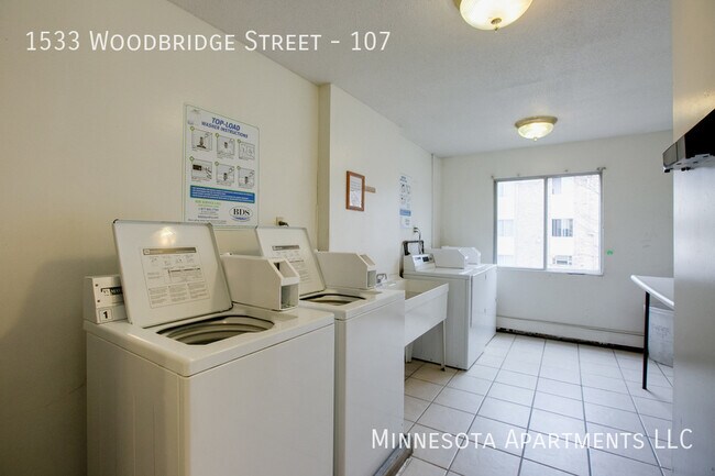 Building Photo - Beautiful Corner 2 Bedroom