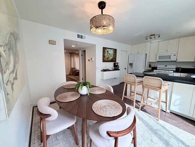 Building Photo - 177 N Singingwood St