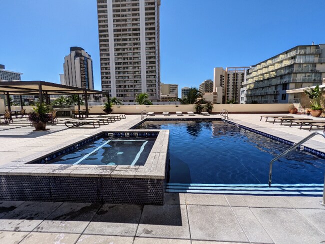 Building Photo - 2211 Ala Wai Blvd