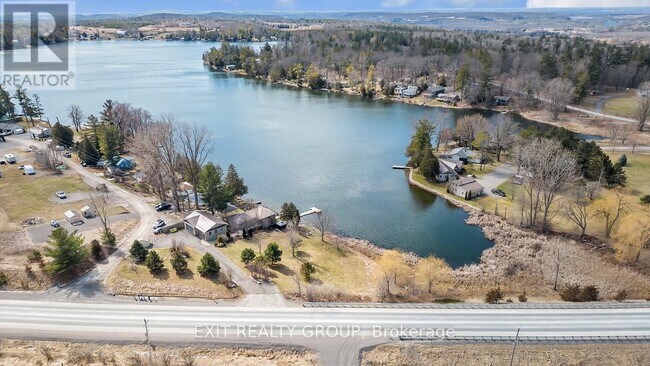 Photo du bâtiment - 1531 FOXBORO-STIRLING ROAD