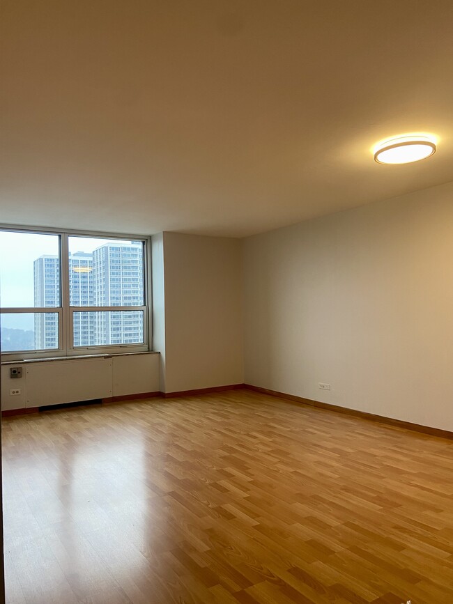 Building Photo - 720 W Gordon Ter