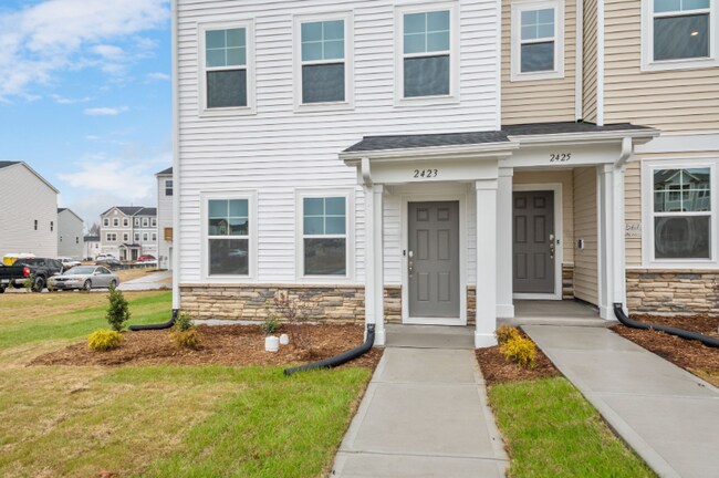 Building Photo - 2423 Kasota Ln