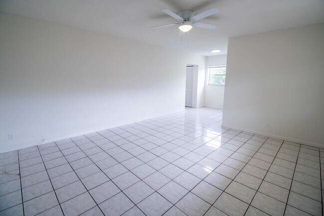Living Room - 2537 Lincoln St