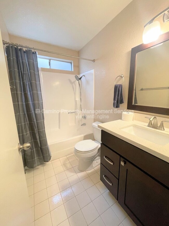 Foto del edificio - 12121 Centralia St