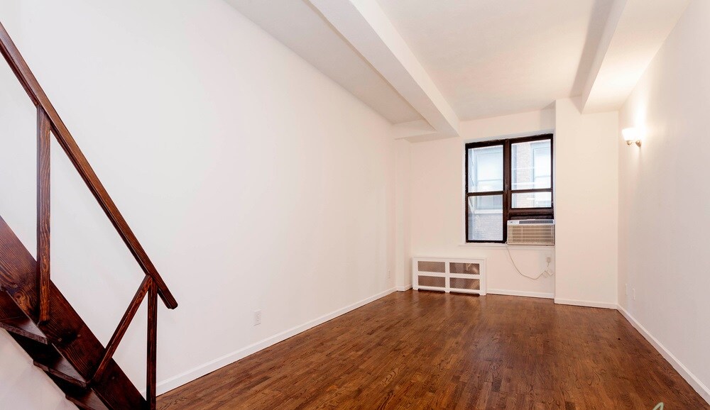 Primary Photo - 42 W 16th St
