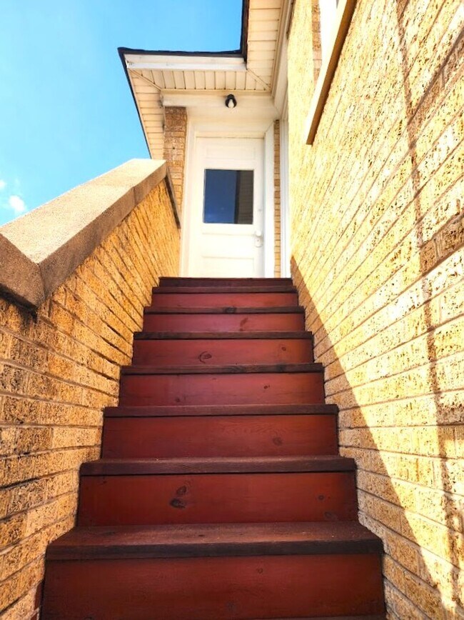 Foto del edificio - 1403 N Miller Blvd