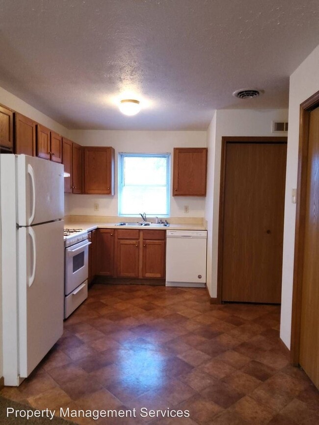 Foto del edificio - 3 br, 1 bath Apartment - 261 Woodridge Court
