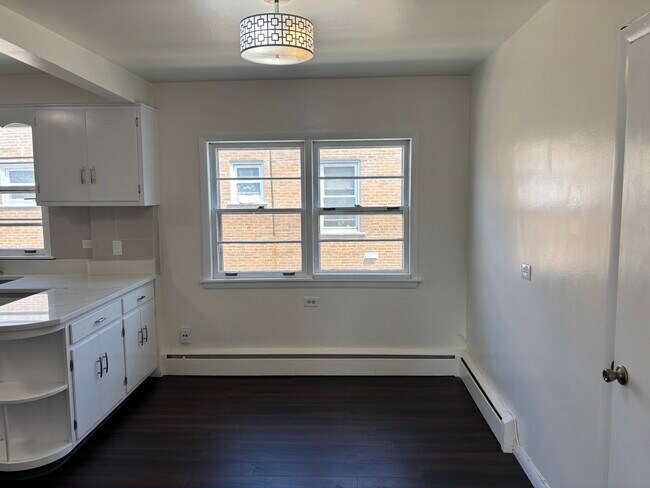 Foto del edificio - 7074 W Diversey Ave