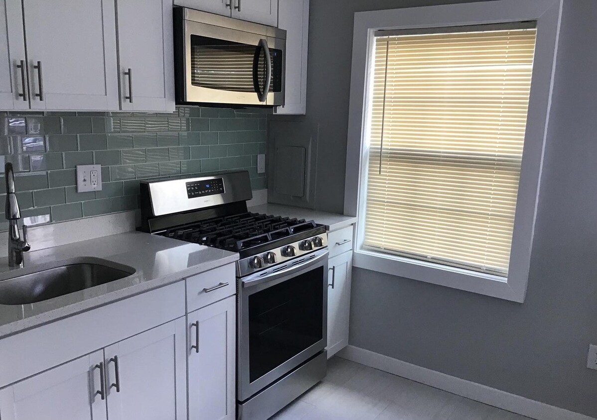 Remodeled Kitchen - 1790 Dutch Village Dr