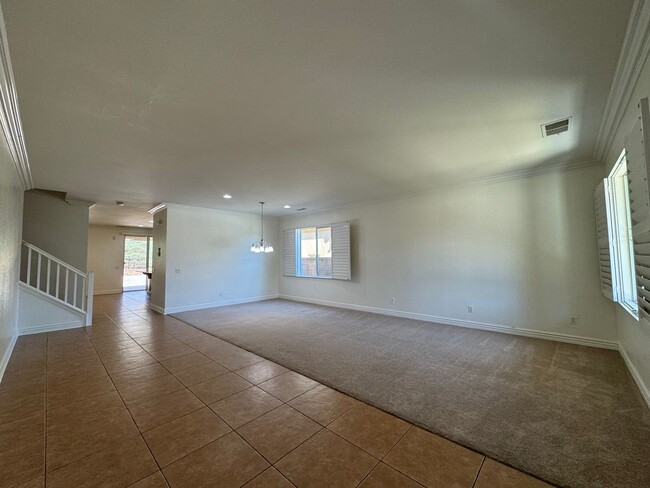 Foto del edificio - 5 Bedroom Canyon Hills home