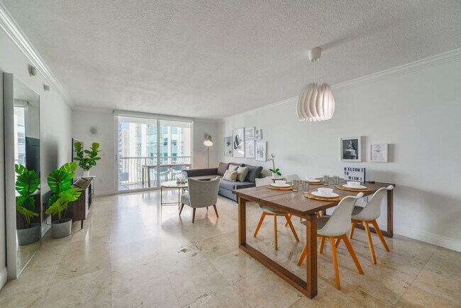 Building Photo - 1200 Brickell Bay Dr