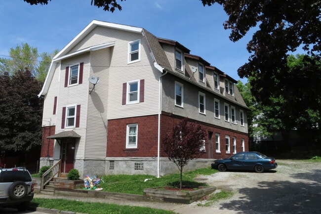 6 unit building - 1345 Highbrook St