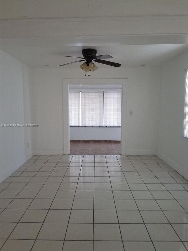 Foto del edificio - 559 NW 44th St