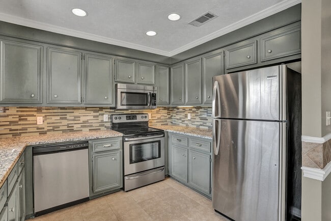 Building Photo - 108 Peach Tree Ln