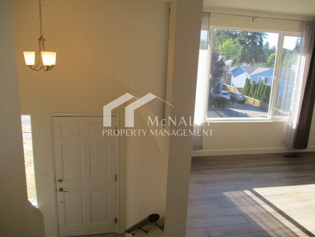Foto del edificio - 4 Bedroom, 1.75 Bathroom Home in North Tacoma