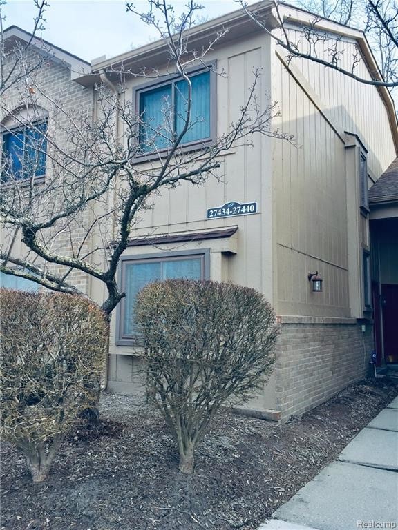 Primary Photo - 27434 Evergreen Rd