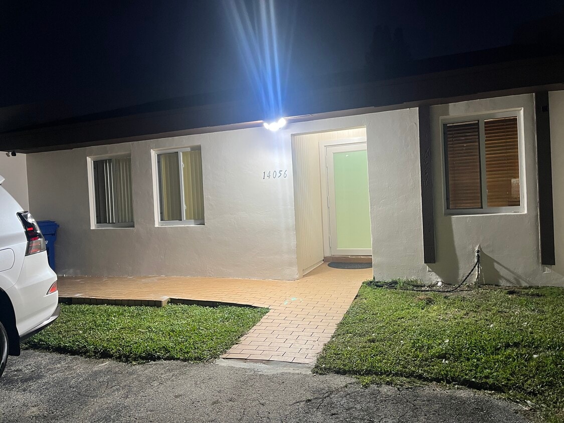 Foto principal - 14056 SW 51st Ln