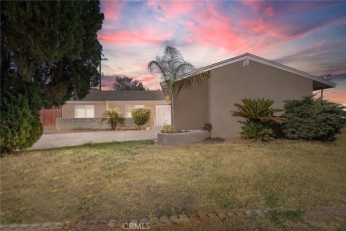 Foto principal - Located in the desirable Jurupa Hills clos...