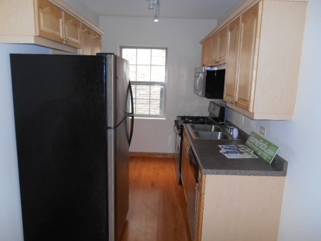 Primary Photo - 1818 W Chase Ave