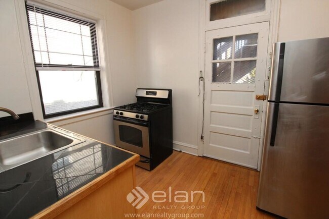 Building Photo - 4308 N Ashland Ave