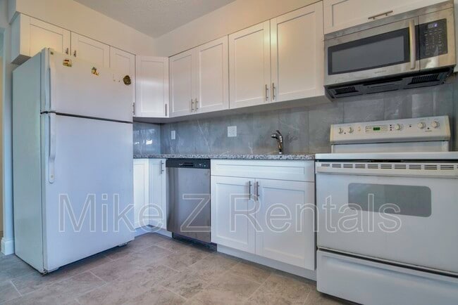 Building Photo - 10632 Woods Cir