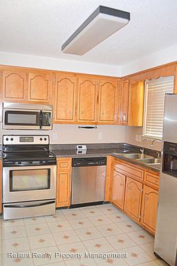 Foto del edificio - 608 Peachers Mill Rd