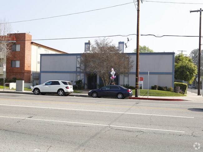 Building Photo - 7100 Woodman Ave