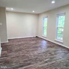 Building Photo - 17325 Sandy Knoll Dr