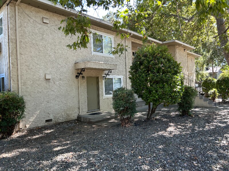 Foto principal - 1311 W 3rd St