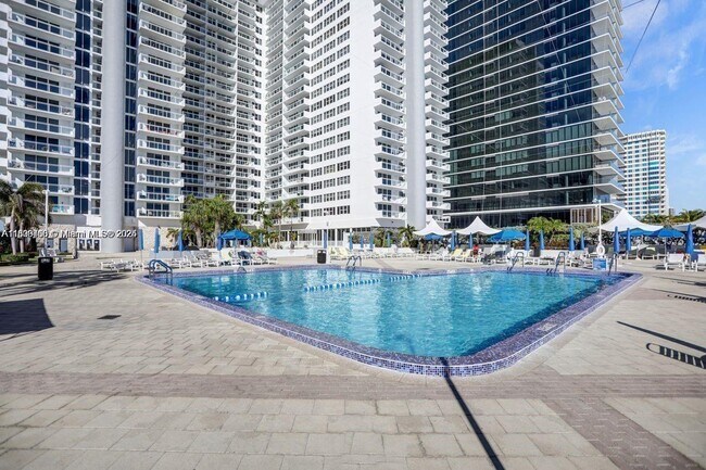Foto del edificio - 2030 S Ocean Dr