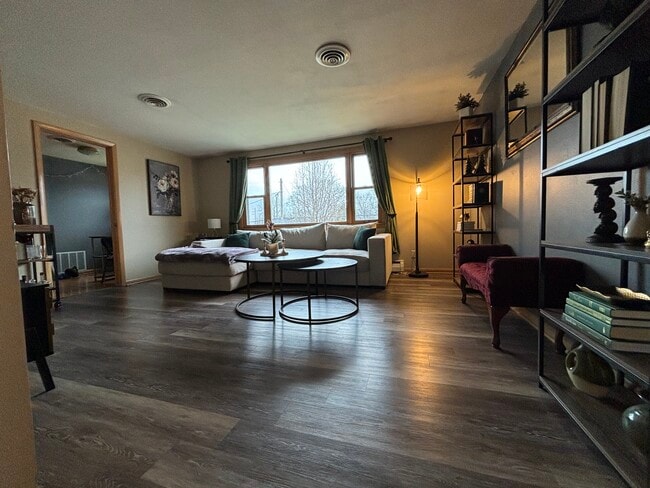 Living room - 1703 E Morgan Ave
