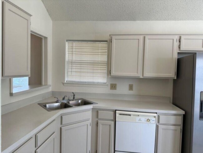 Building Photo - Cute 2 story house in cul-de-sac in SW FW