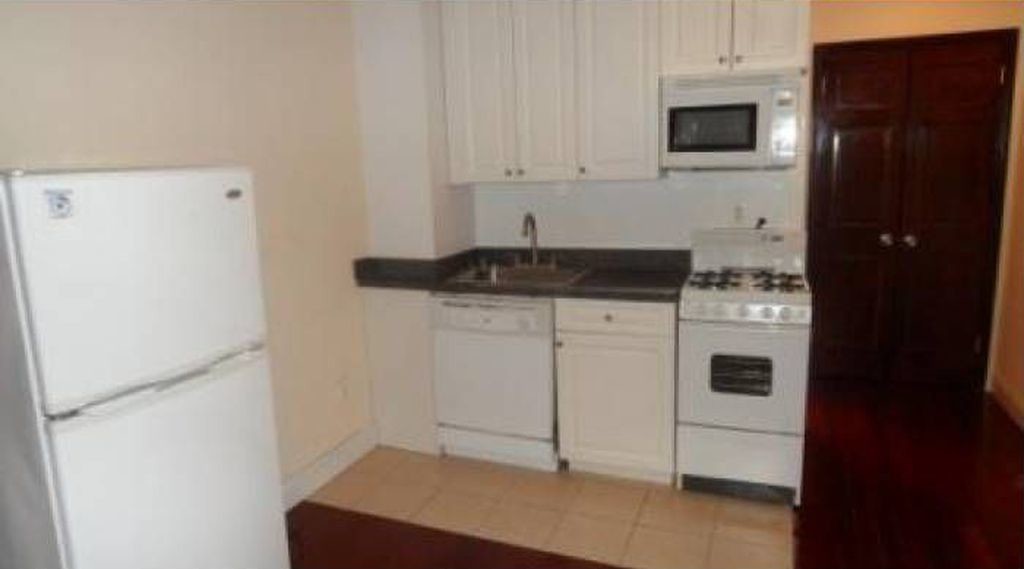 Primary Photo - 161 W 95th St