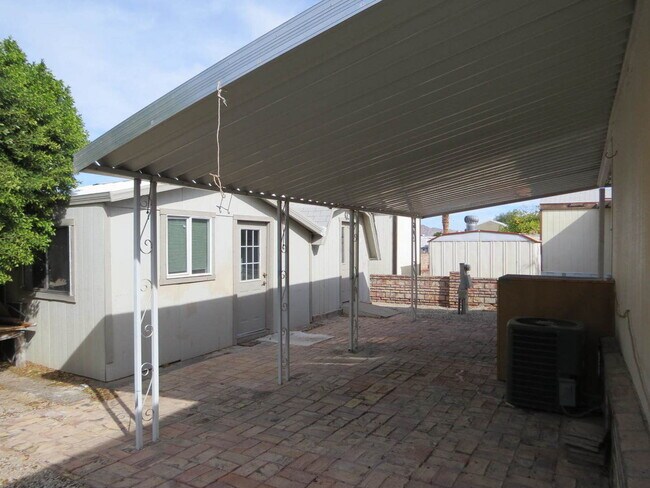 Foto del edificio - CLEAN 2 BED, 1 BATH IN THE FOOTHILLS!