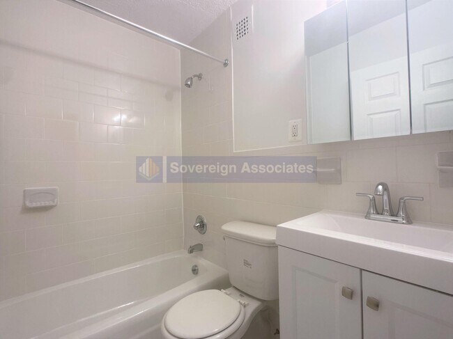 Foto del edificio - 3333 Broadway