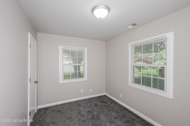 Building Photo - 5810 Alanadale Dr